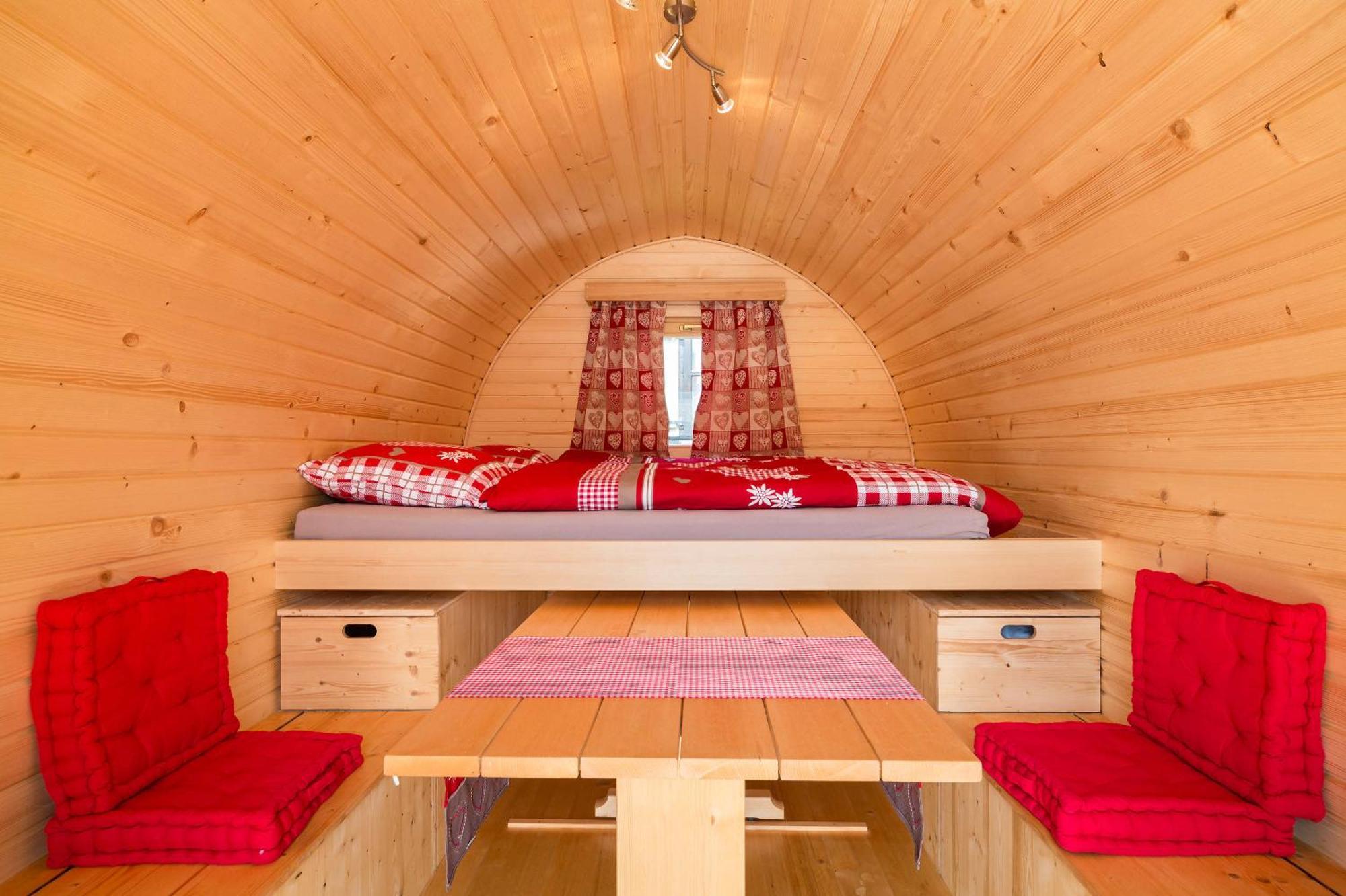 Camping Lazy Rancho - Eiger - Moench - Jungfrau - อินเทอร์ลาเคน ภายนอก รูปภาพ