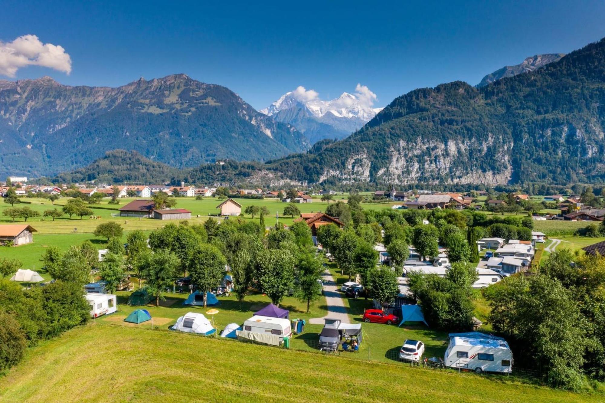 Camping Lazy Rancho - Eiger - Moench - Jungfrau - อินเทอร์ลาเคน ภายนอก รูปภาพ
